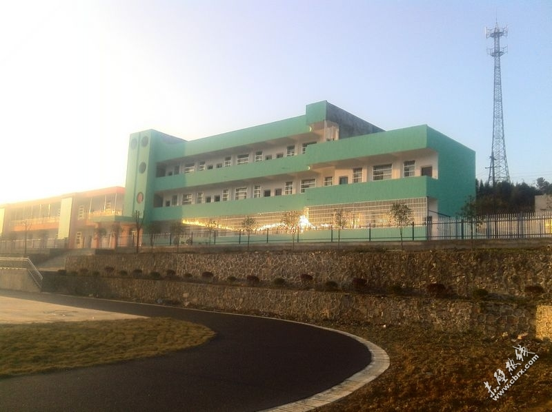 赤壁市黄龙小学