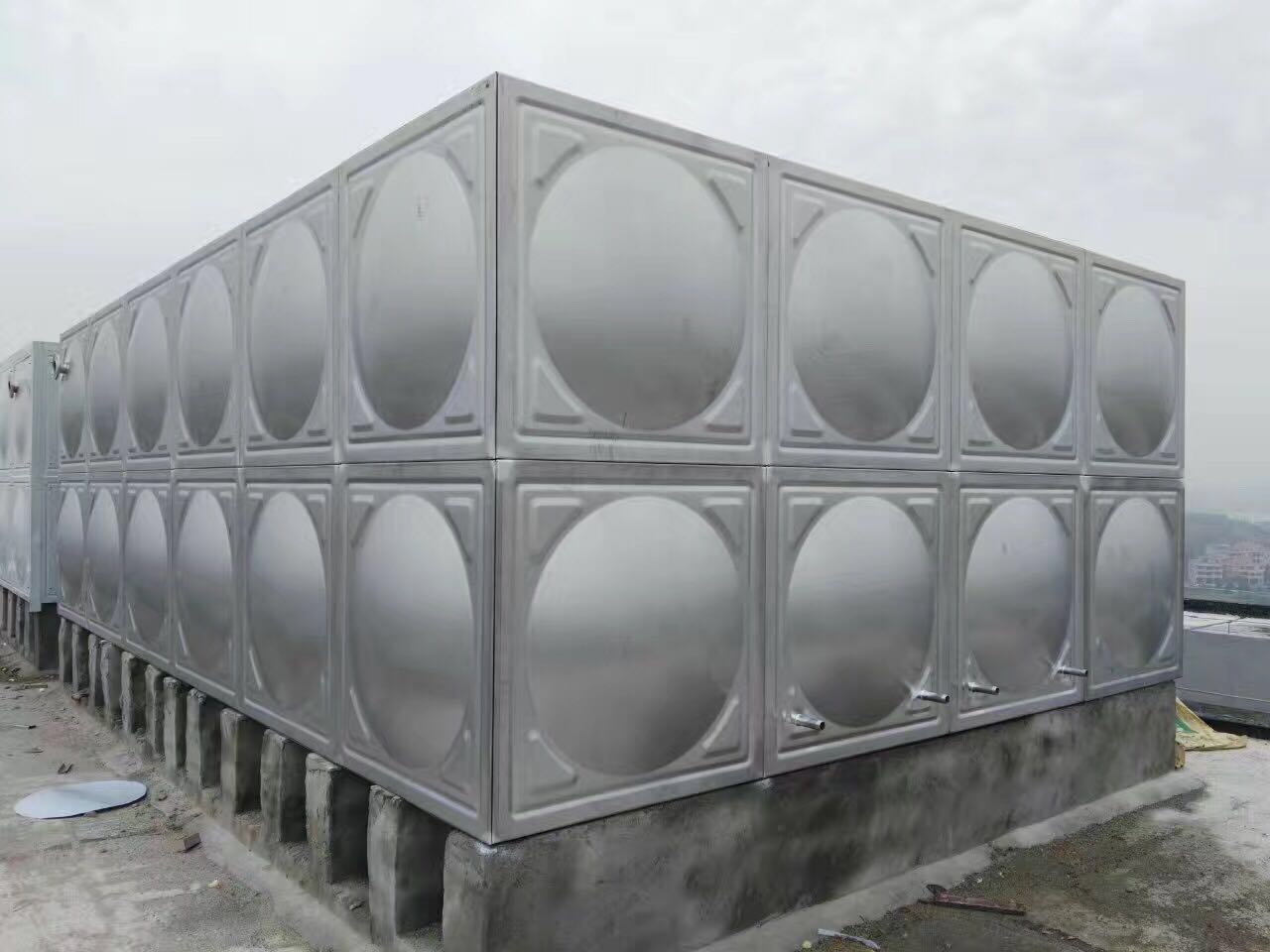 广州市黄埔区采购一台21m³不锈钢冷水箱一台卧式排污泵